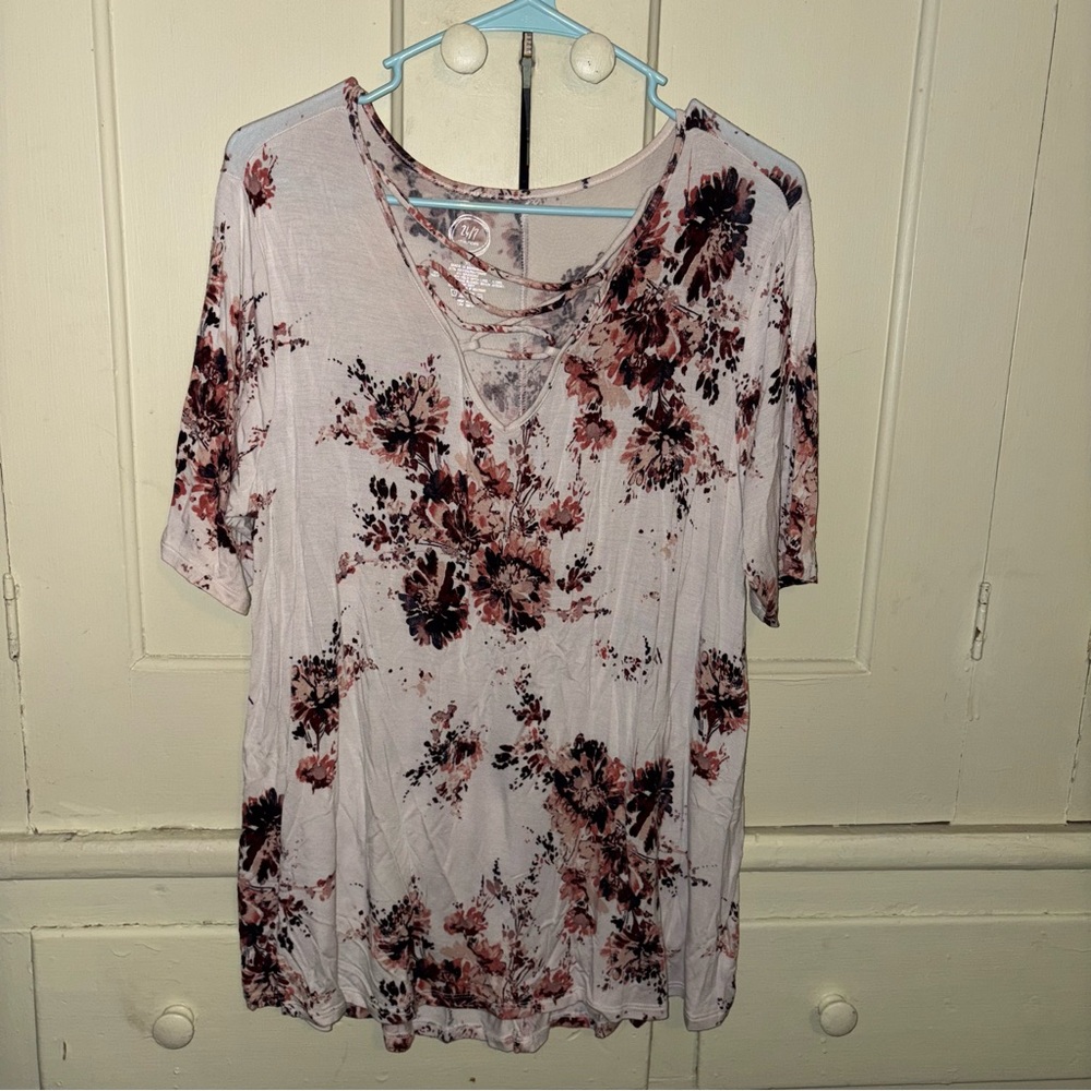 Maurices Cream Relaxed Short Sleeve T-Shirt